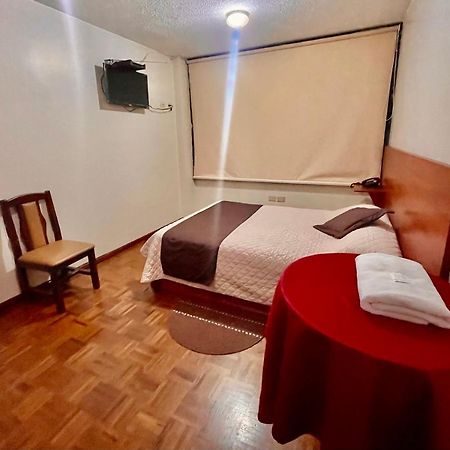 Hotel Bacastell Quito Extérieur photo