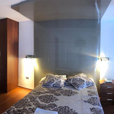 Hotel Bacastell Quito Extérieur photo