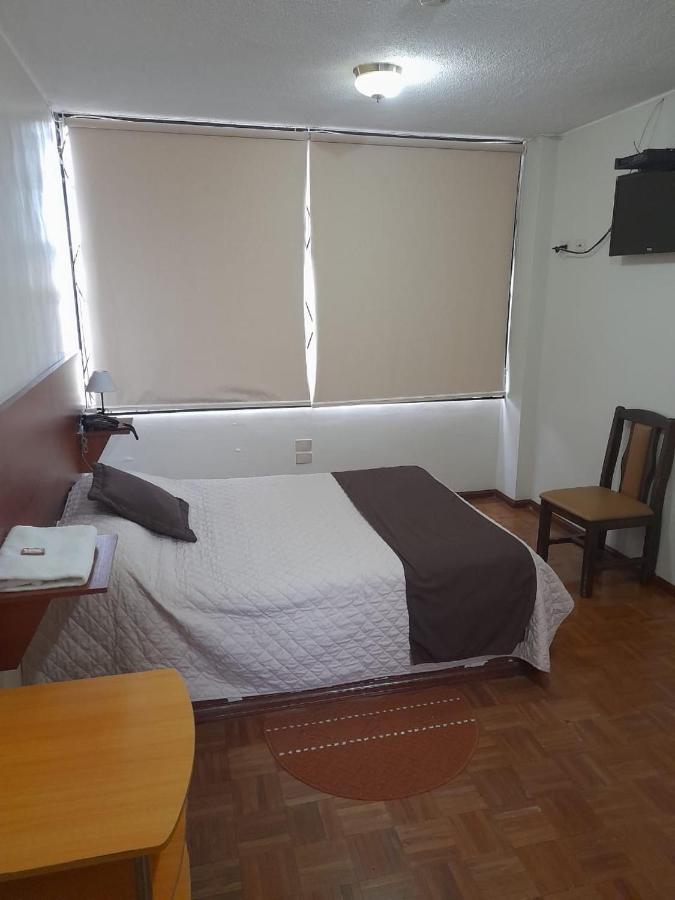 Hotel Bacastell Quito Extérieur photo