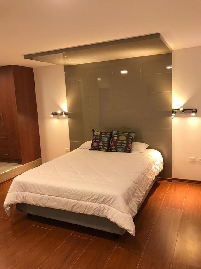 Hotel Bacastell Quito Extérieur photo