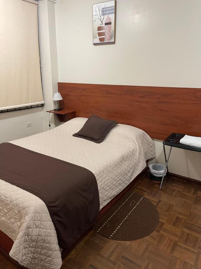 Hotel Bacastell Quito Extérieur photo