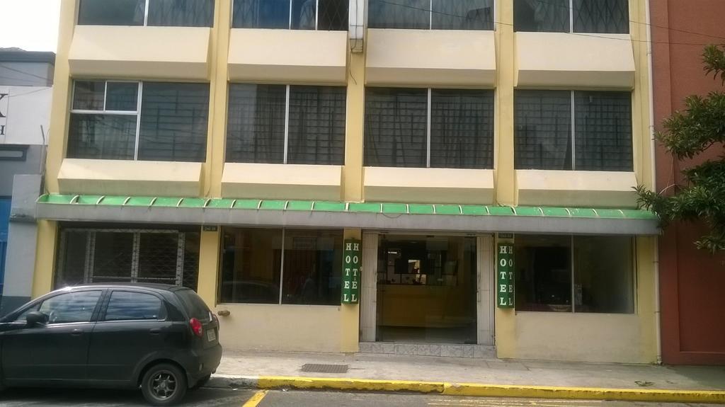 Hotel Bacastell Quito Extérieur photo