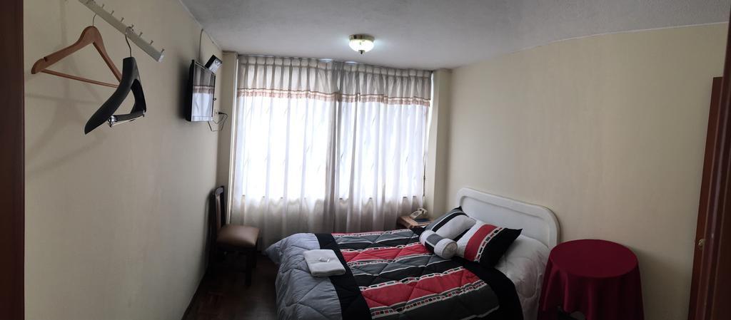 Hotel Bacastell Quito Extérieur photo