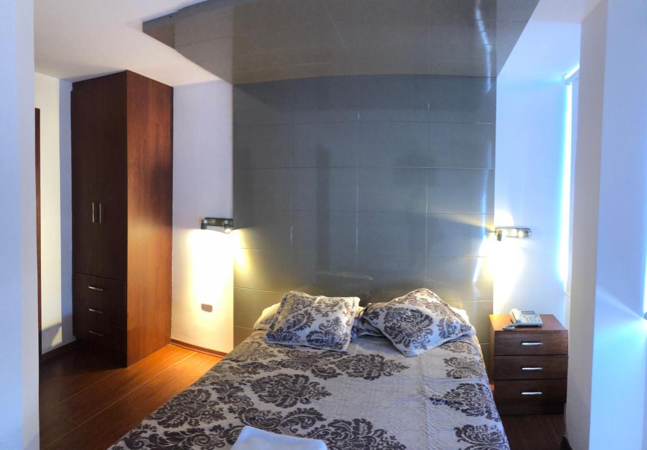 Hotel Bacastell Quito Extérieur photo