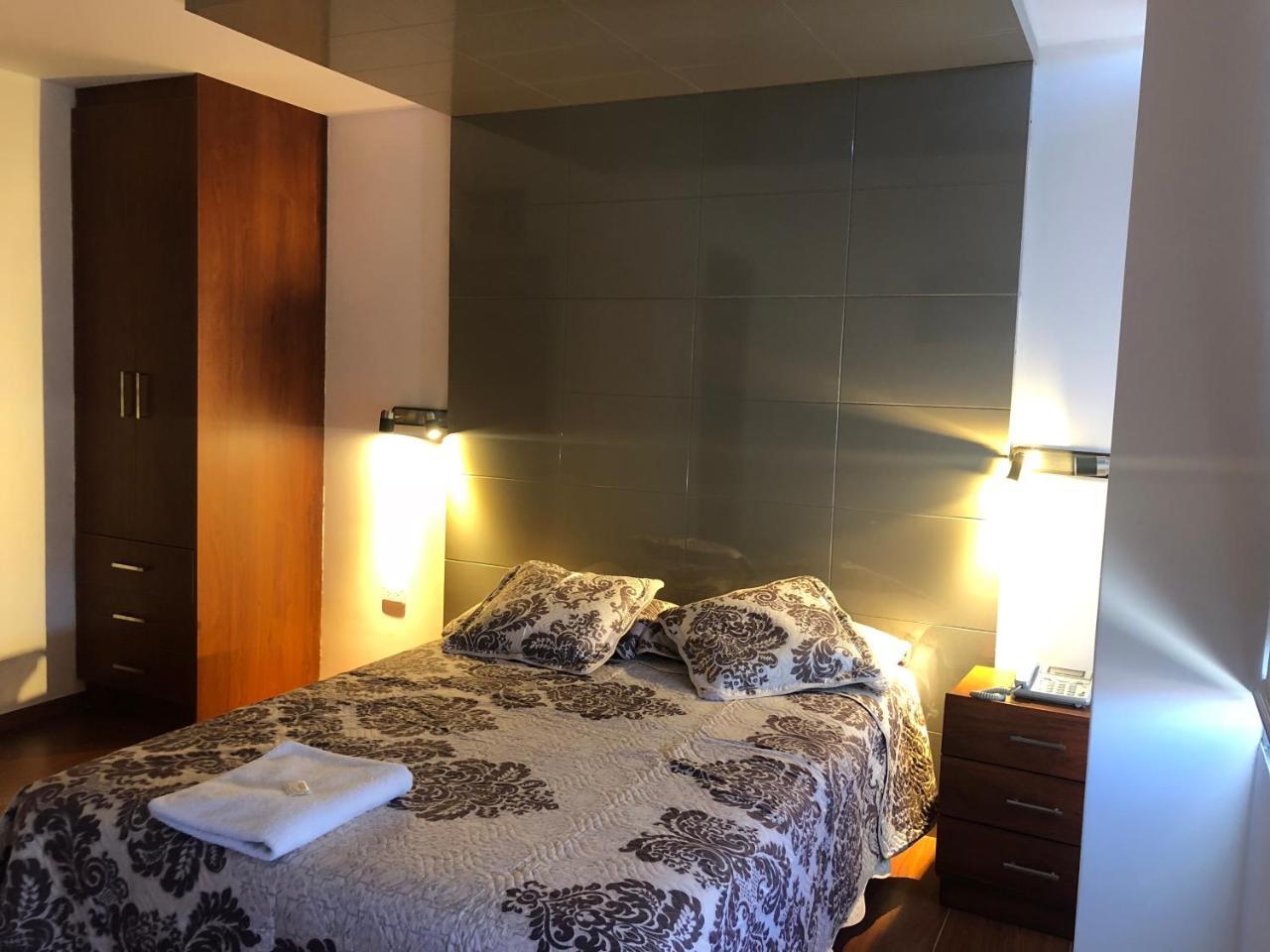 Hotel Bacastell Quito Extérieur photo